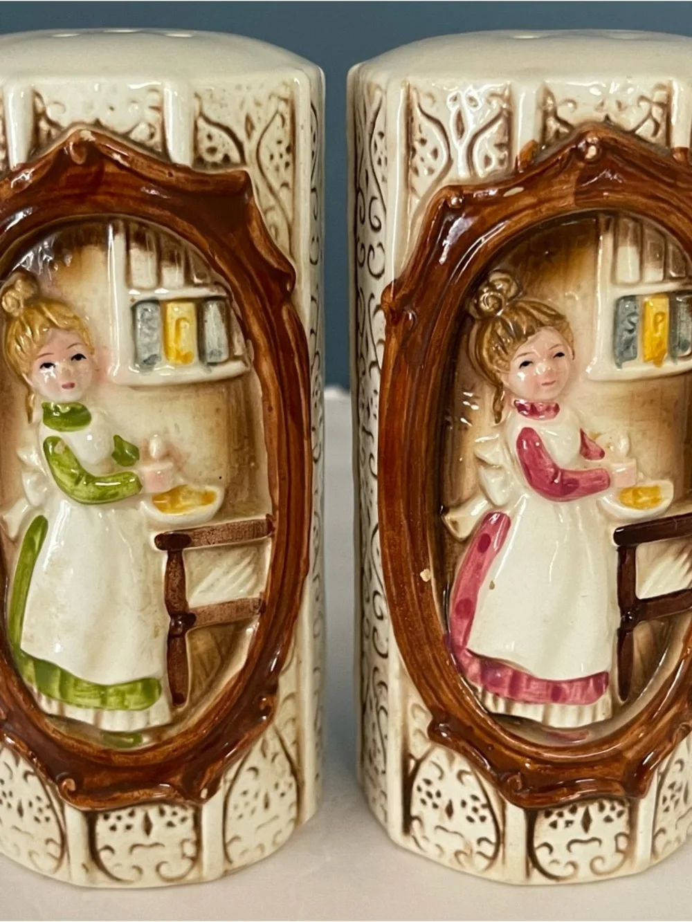 Vintage Sears Roebuck Pioneer Woman Salt Pepper Set and  Napkin Holder‎